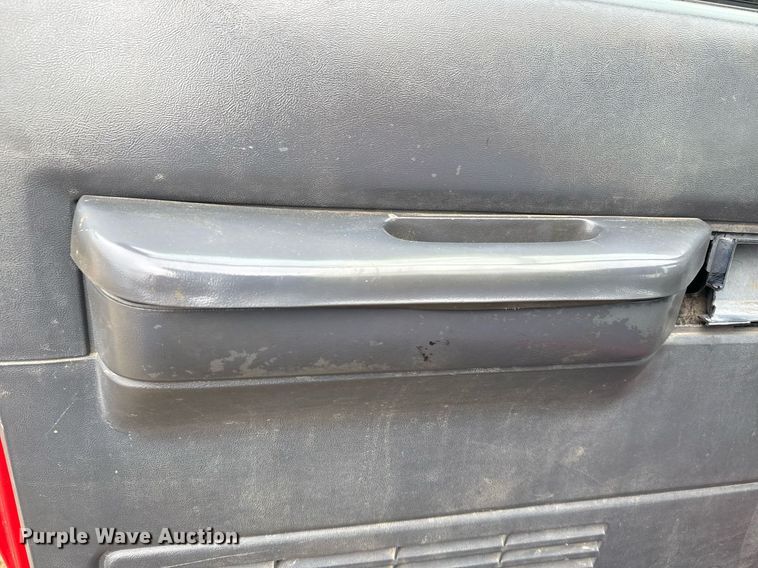 image for item EG7946 2000 Chevrolet C7 dump truck