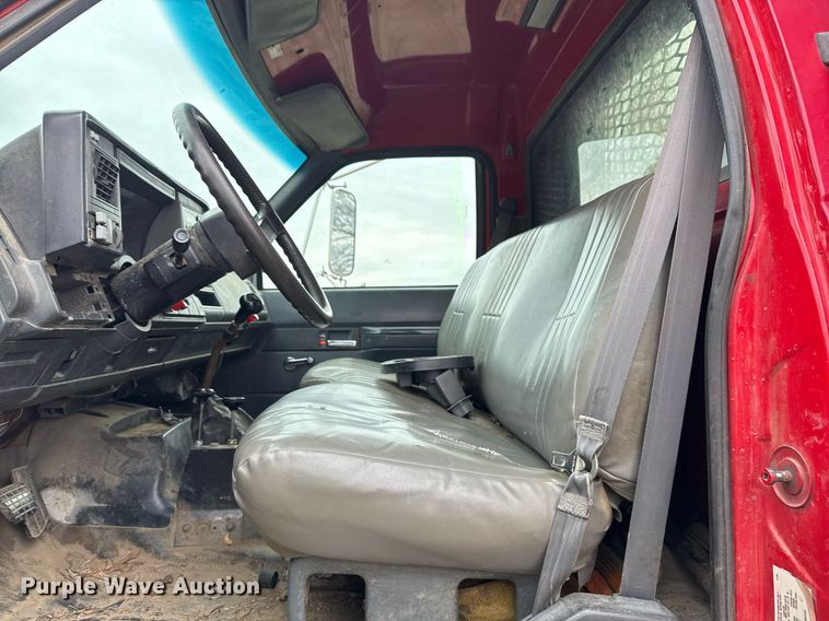 image for item EG7946 2000 Chevrolet C7 dump truck