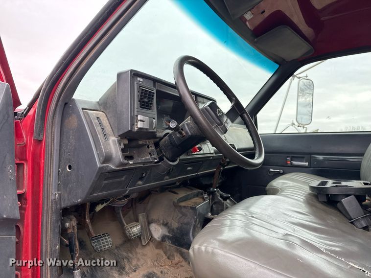 image for item EG7946 2000 Chevrolet C7 dump truck