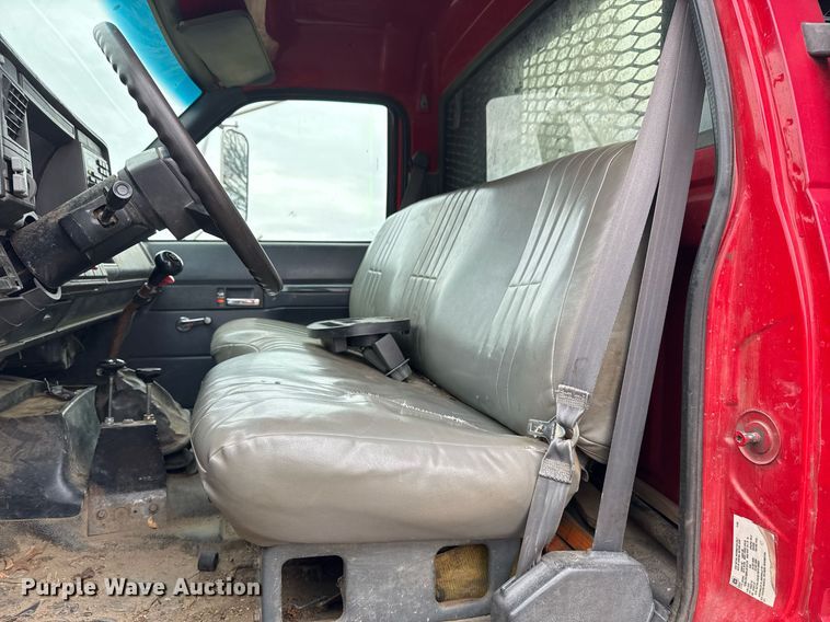 image for item EG7946 2000 Chevrolet C7 dump truck