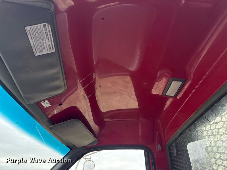 image for item EG7946 2000 Chevrolet C7 dump truck