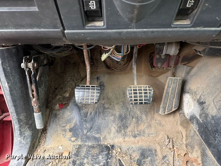 image for item EG7946 2000 Chevrolet C7 dump truck