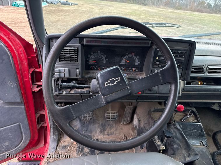 image for item EG7946 2000 Chevrolet C7 dump truck