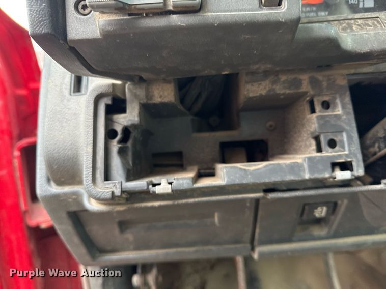 image for item EG7946 2000 Chevrolet C7 dump truck