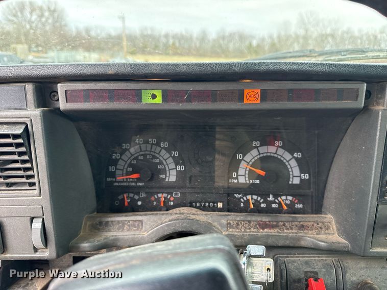 image for item EG7946 2000 Chevrolet C7 dump truck