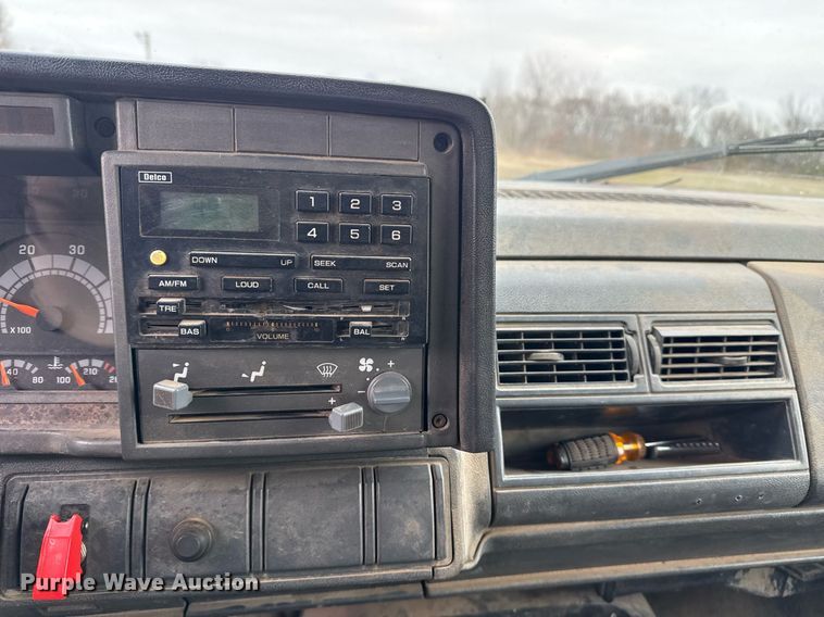 image for item EG7946 2000 Chevrolet C7 dump truck