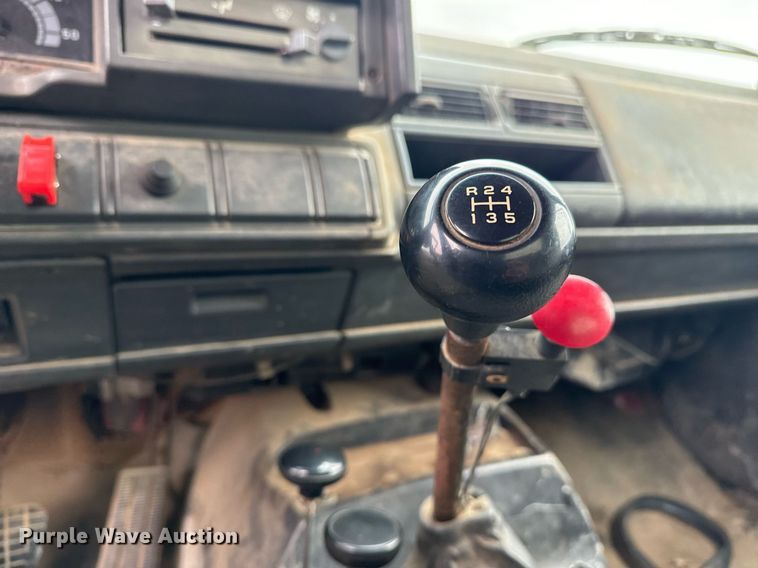 image for item EG7946 2000 Chevrolet C7 dump truck