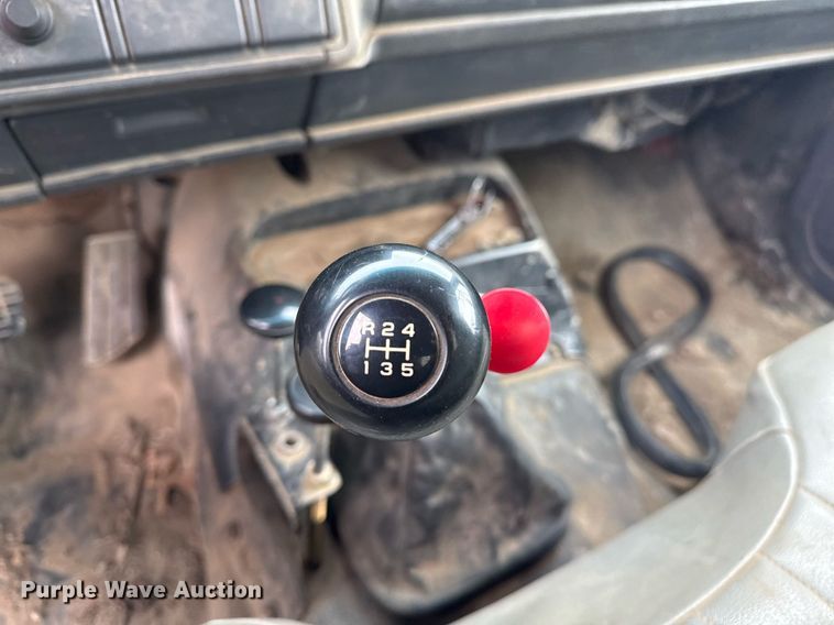 image for item EG7946 2000 Chevrolet C7 dump truck