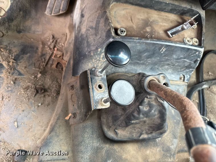 image for item EG7946 2000 Chevrolet C7 dump truck