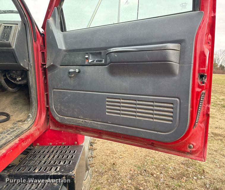 image for item EG7946 2000 Chevrolet C7 dump truck