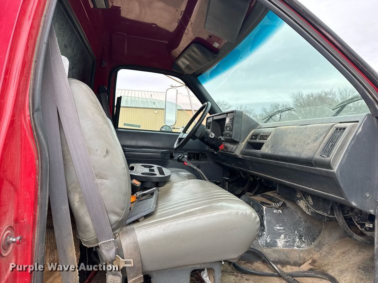 image for item EG7946 2000 Chevrolet C7 dump truck