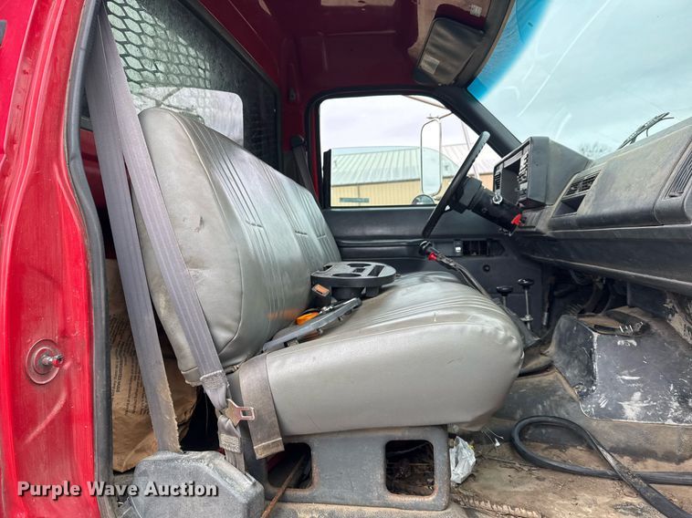 image for item EG7946 2000 Chevrolet C7 dump truck