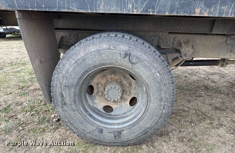 image for item EG7946 2000 Chevrolet C7 dump truck