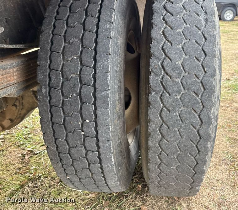 image for item EG7946 2000 Chevrolet C7 dump truck