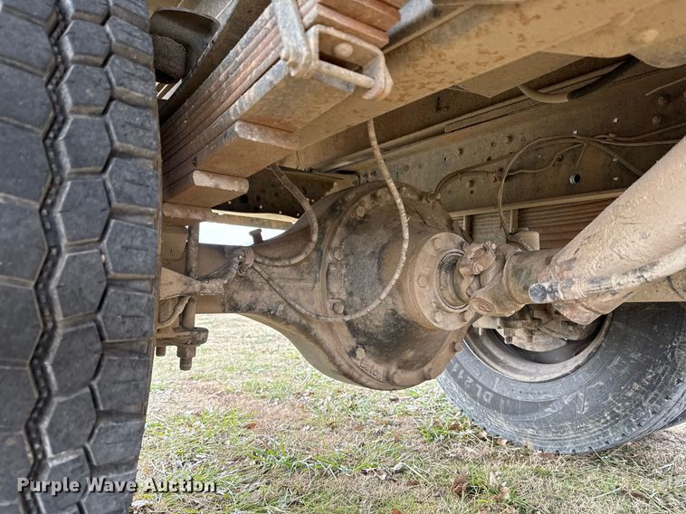 image for item EG7946 2000 Chevrolet C7 dump truck