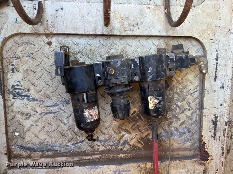 image for item EG7948 2009 International 4400 utility / service truck