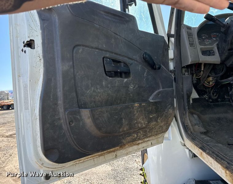 image for item EG7948 2009 International 4400 utility / service truck