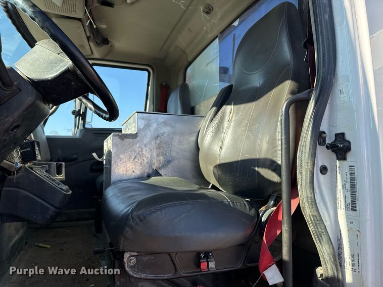 image for item EG7948 2009 International 4400 utility / service truck