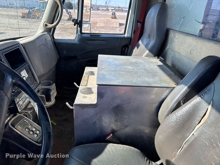 image for item EG7948 2009 International 4400 utility / service truck