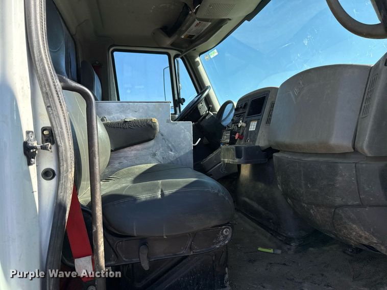 image for item EG7948 2009 International 4400 utility / service truck