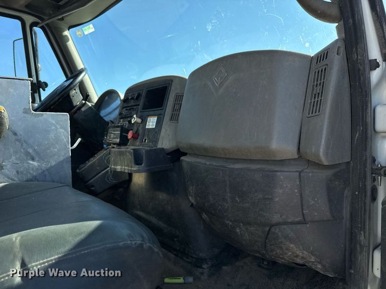 image for item EG7948 2009 International 4400 utility / service truck