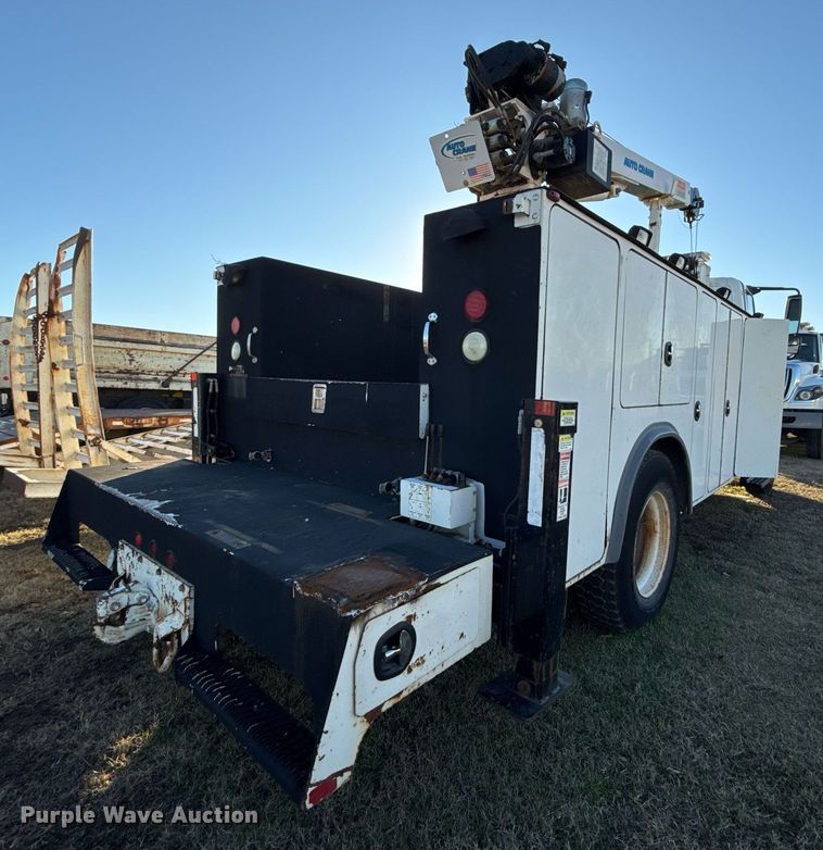 image for item EG7950 2009 International 4400 utility / service truck