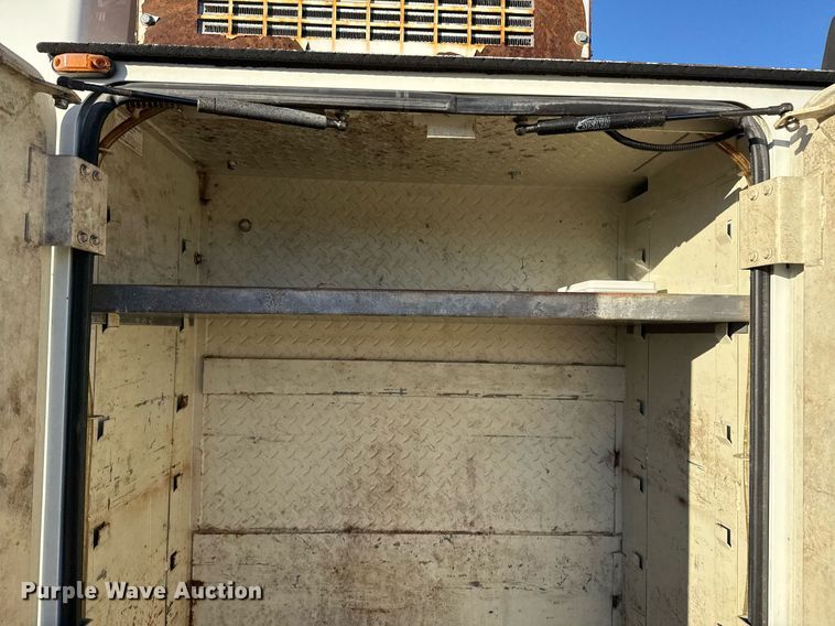 image for item EG7950 2009 International 4400 utility / service truck