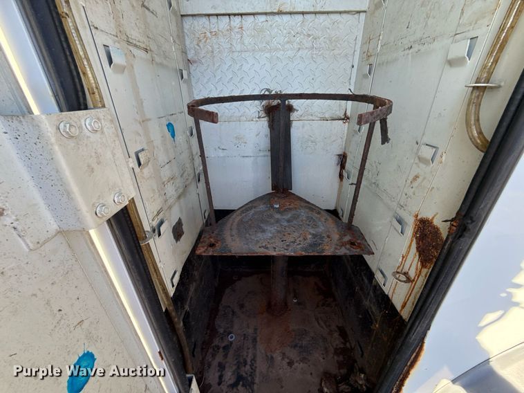 image for item EG7950 2009 International 4400 utility / service truck