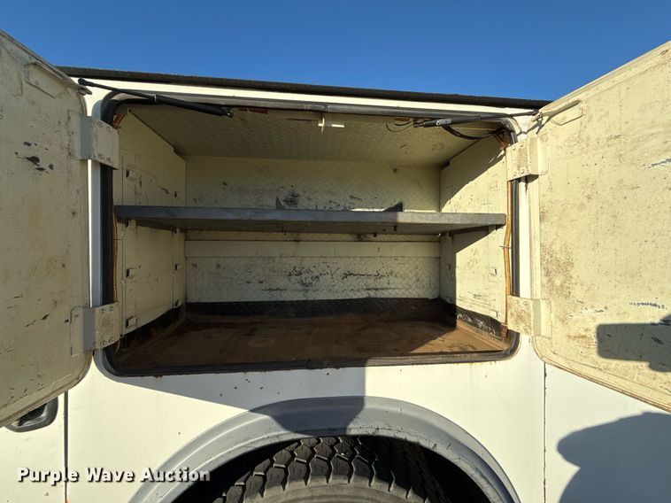 image for item EG7950 2009 International 4400 utility / service truck