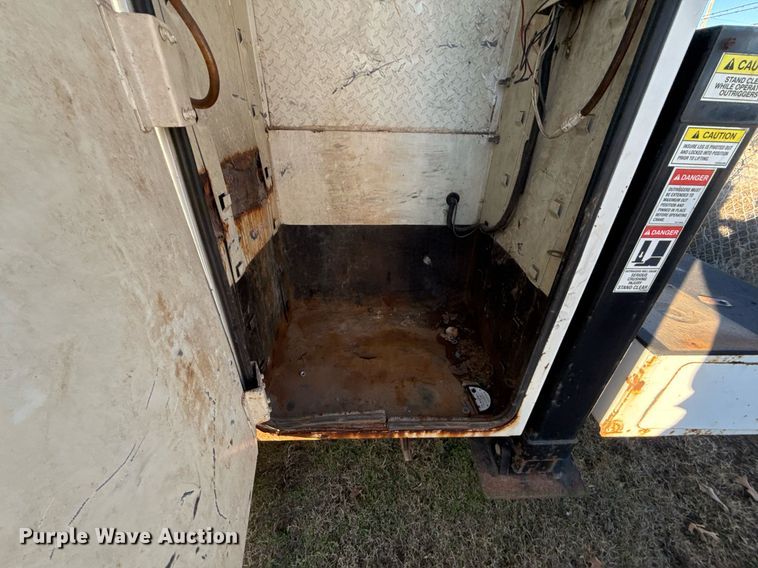 image for item EG7950 2009 International 4400 utility / service truck