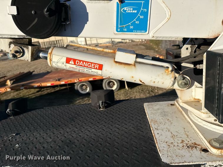 image for item EG7950 2009 International 4400 utility / service truck