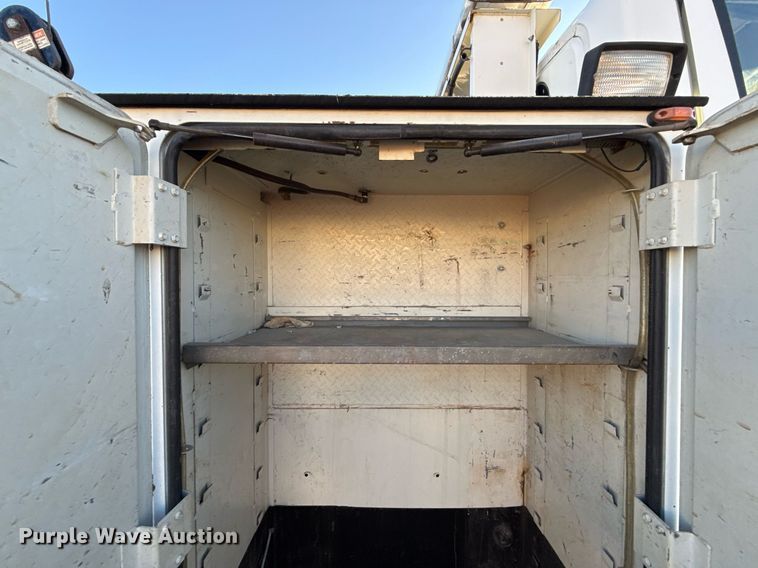 image for item EG7950 2009 International 4400 utility / service truck