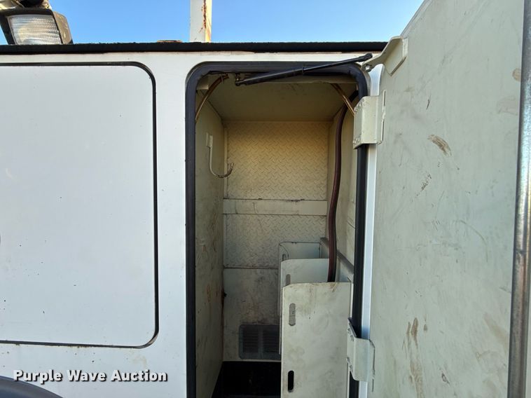 image for item EG7950 2009 International 4400 utility / service truck