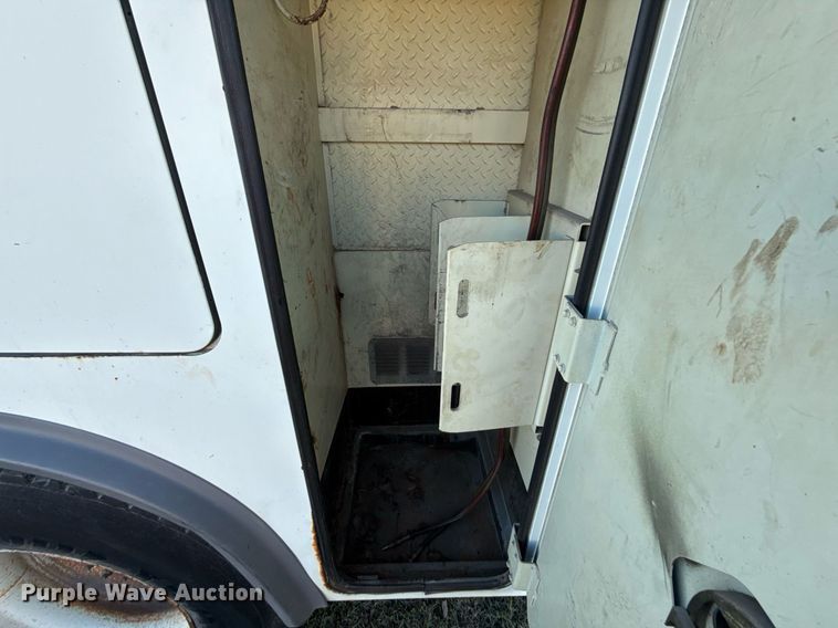 image for item EG7950 2009 International 4400 utility / service truck