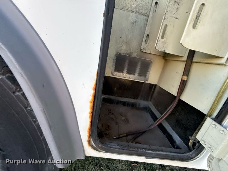 image for item EG7950 2009 International 4400 utility / service truck