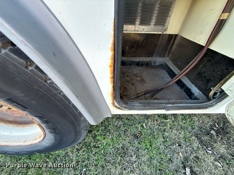 image for item EG7950 2009 International 4400 utility / service truck