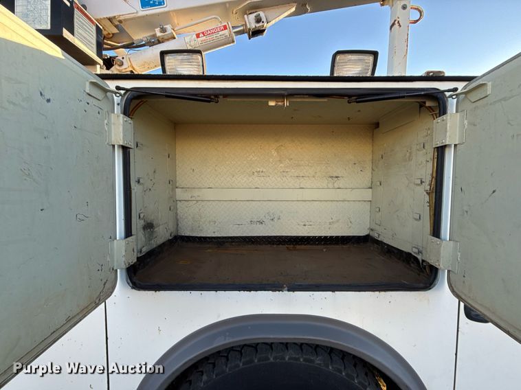 image for item EG7950 2009 International 4400 utility / service truck