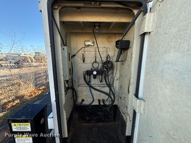 image for item EG7950 2009 International 4400 utility / service truck