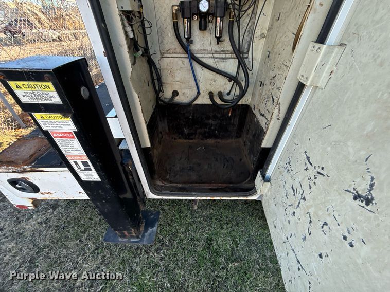 image for item EG7950 2009 International 4400 utility / service truck