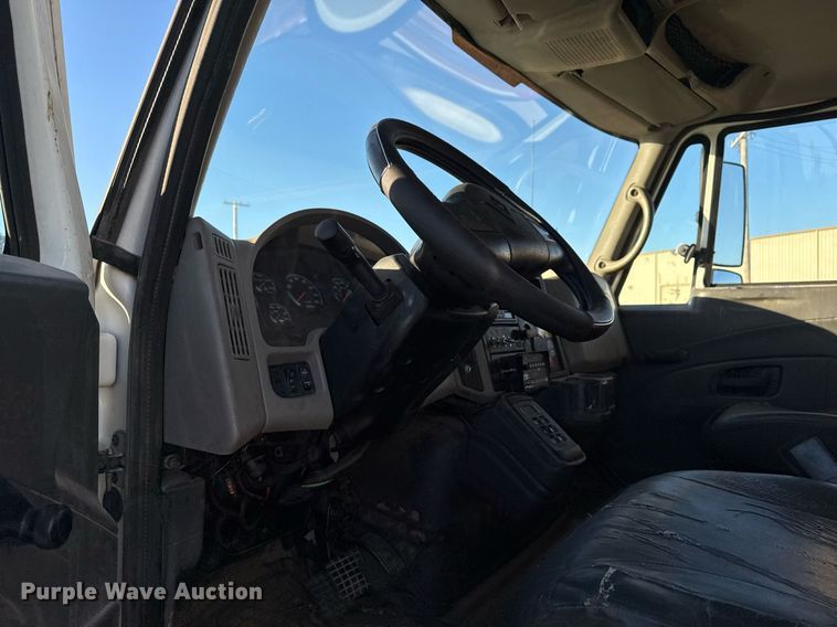 image for item EG7950 2009 International 4400 utility / service truck