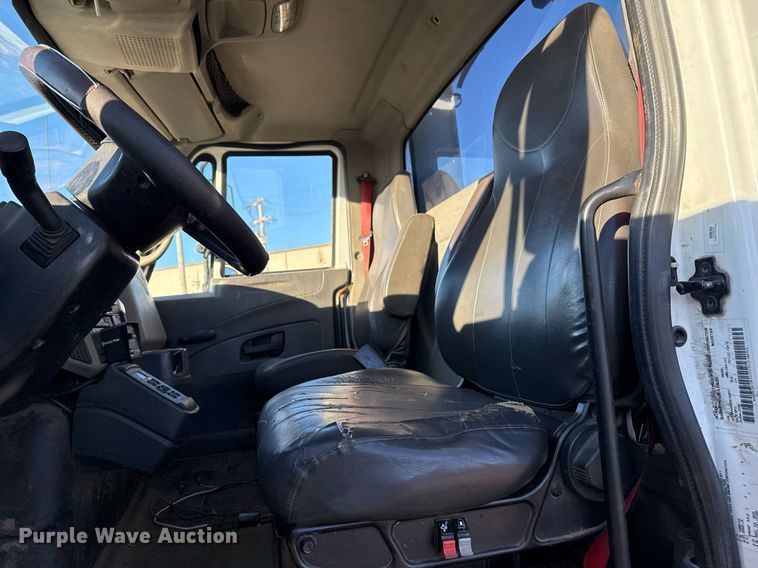 image for item EG7950 2009 International 4400 utility / service truck