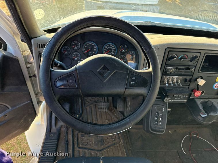 image for item EG7950 2009 International 4400 utility / service truck