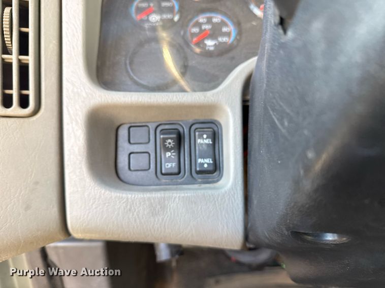 image for item EG7950 2009 International 4400 utility / service truck