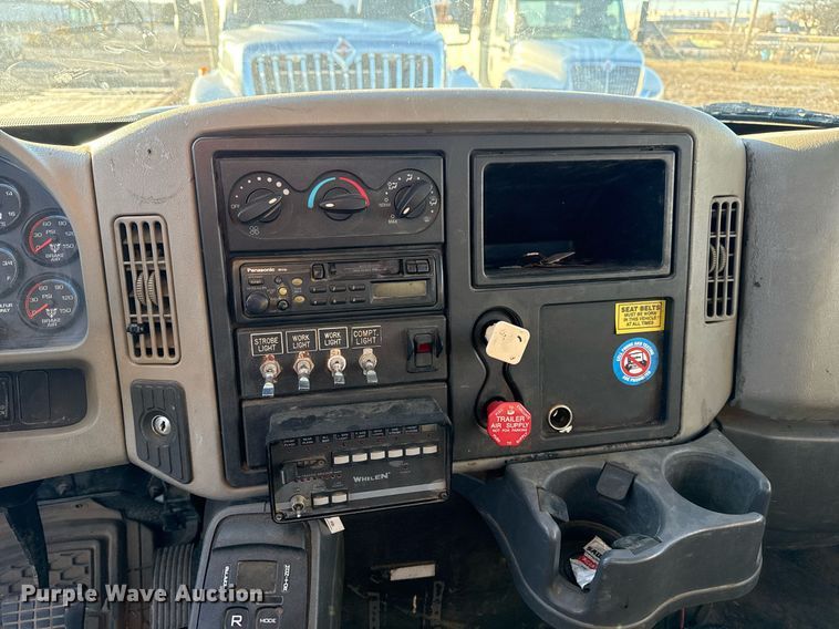 image for item EG7950 2009 International 4400 utility / service truck