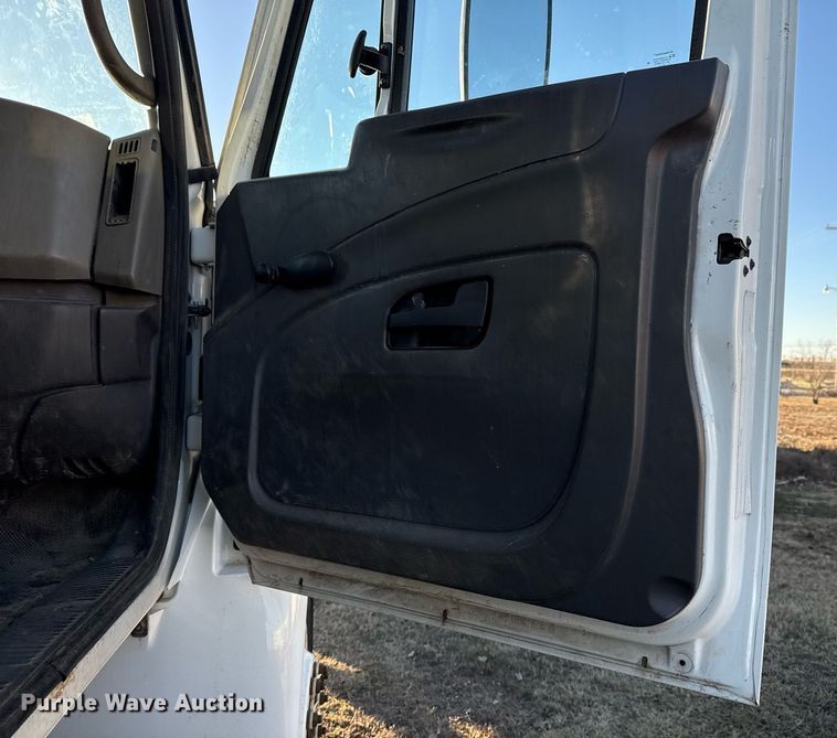 image for item EG7950 2009 International 4400 utility / service truck