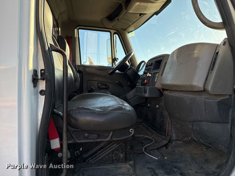 image for item EG7950 2009 International 4400 utility / service truck