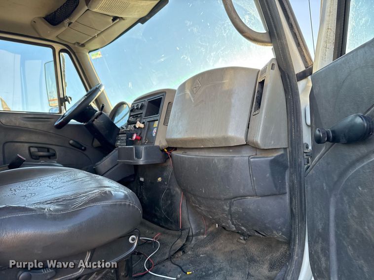 image for item EG7950 2009 International 4400 utility / service truck