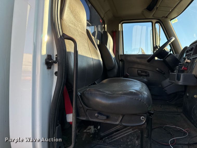 image for item EG7950 2009 International 4400 utility / service truck