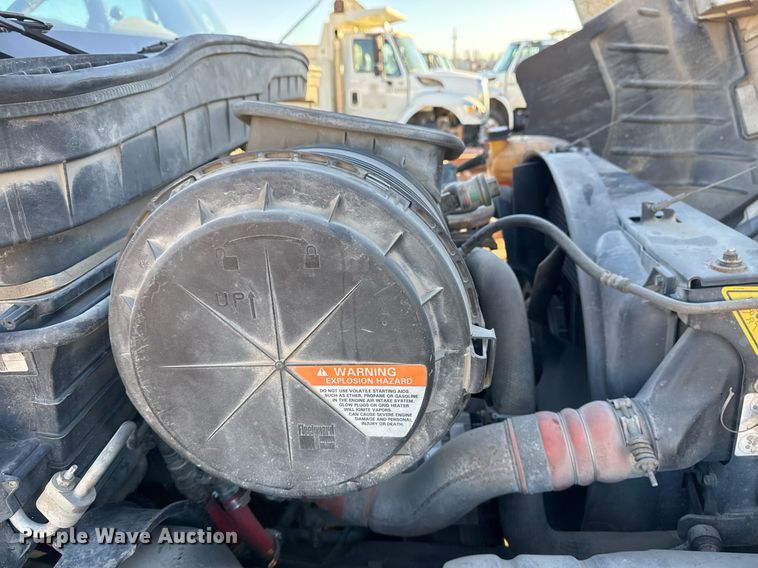 image for item EG7950 2009 International 4400 utility / service truck