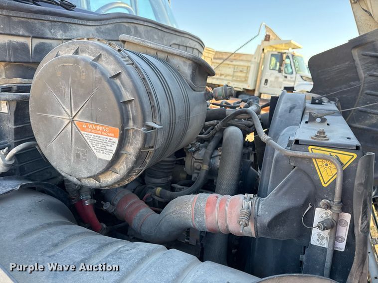 image for item EG7950 2009 International 4400 utility / service truck